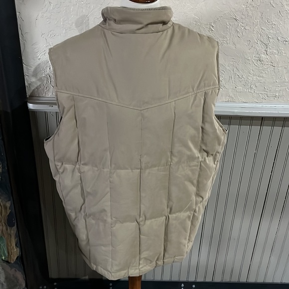 Roundtree & York Vest - Picture 2 of 8